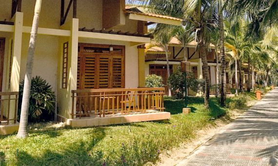 Long Thuận Hotel & Resort, phòng Bungalow khuôn viên nghỉ dưỡng cao cấp 4 sao cạnh biển Ninh Chử, thành phố Phan Rang Tháp Chàm - Ninh Thuận.