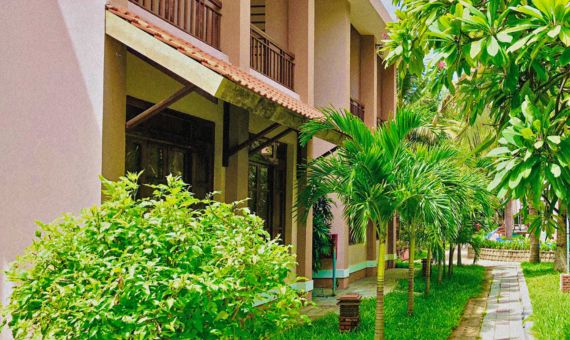 Long Thuận Hotel & Resort, phòng Deluxe Garden View, khuôn viên nghỉ dưỡng cao cấp 4 sao nằm cạnh biển Ninh Chử, thành phố Phan Rang Tháp Chàm, Ninh Thuận