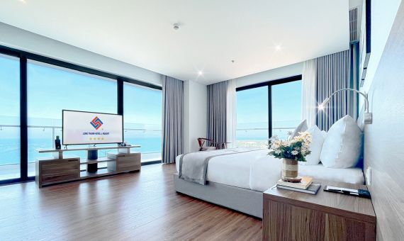 Phòng Executive Suite khuôn viên khách sạn Long Thuận Hotel & Resort 4 sao cạnh biển Ninh Chử, tp Phan Rang.