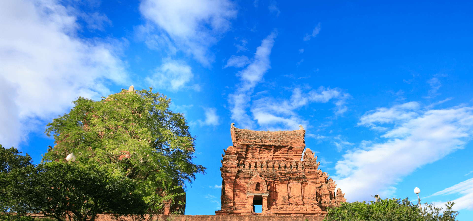 khách sạn Long Thuận nằm cạnh biển Phan Rang Ninh Thuận